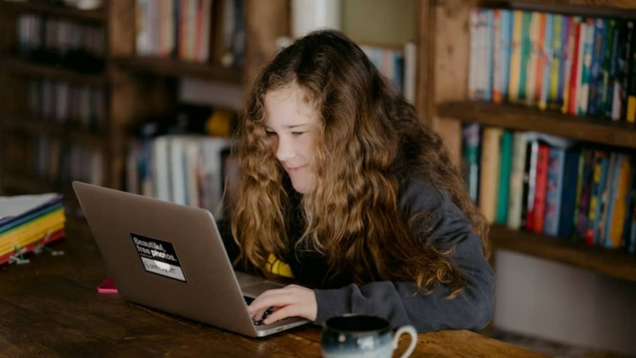 Stoppen Sie Netflix. Nutzen Sie diese Bildungsdienste, um beim Beobachten zu lernen