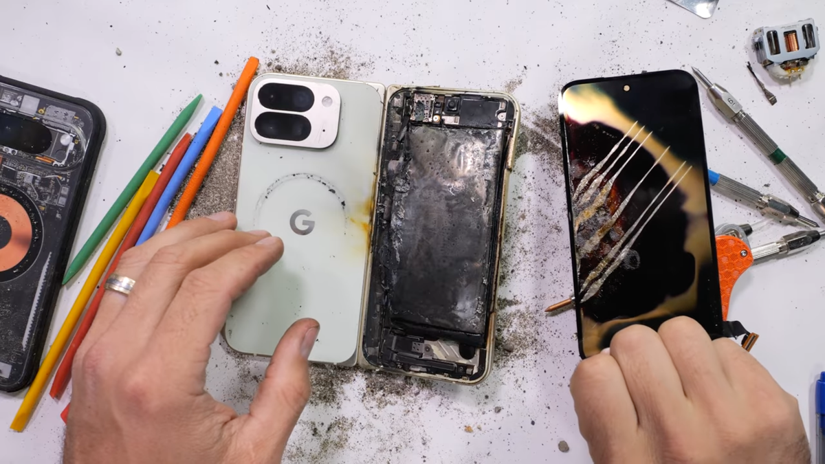 Pixel 10 Pro fold batteri eksploderer i en mislykket holdbarhedstest